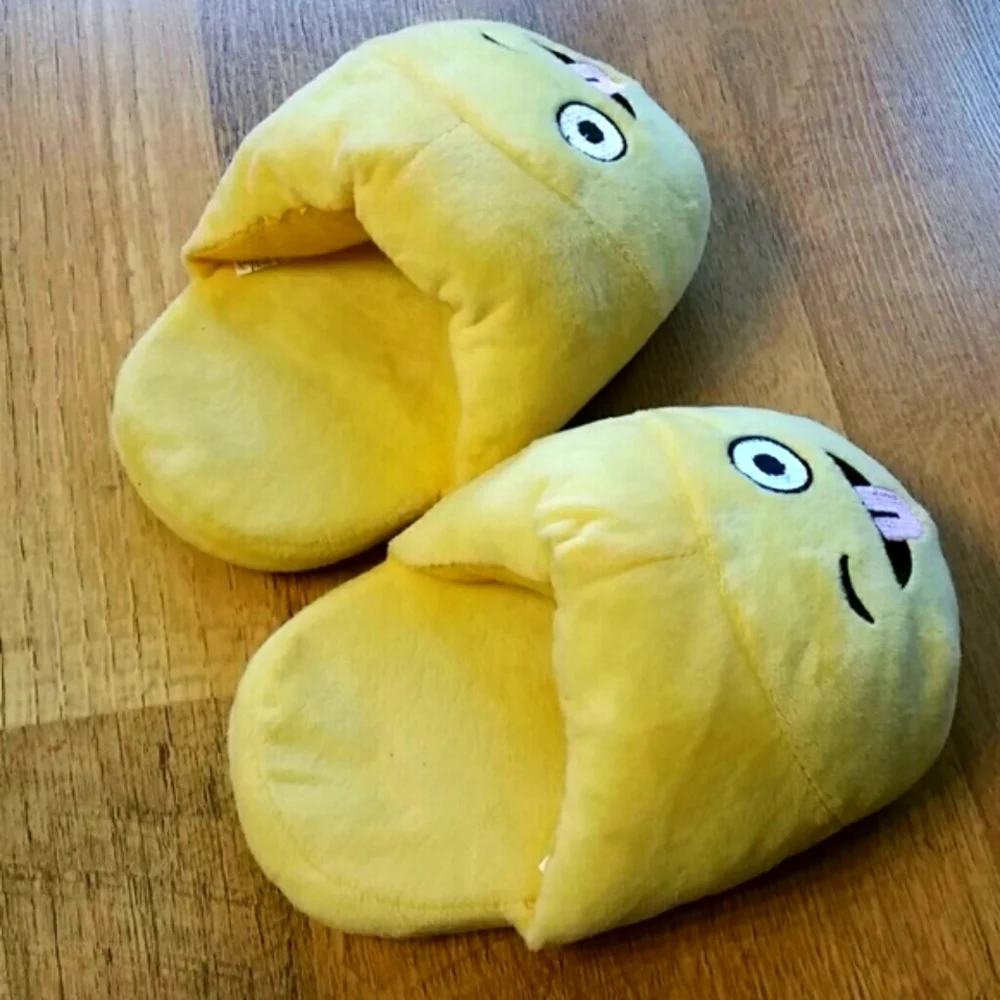 Cute‎ Embroidered Yellow Soft Emoji Slippers Size Child 13-1
